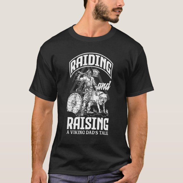 Camiseta Mens Rastejando e Elevando um Pai de Viking à Folh (Frente)