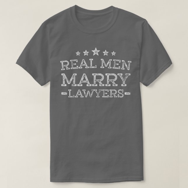 Camiseta Mens Real Men Marry Lawyers  (Frente do Design)