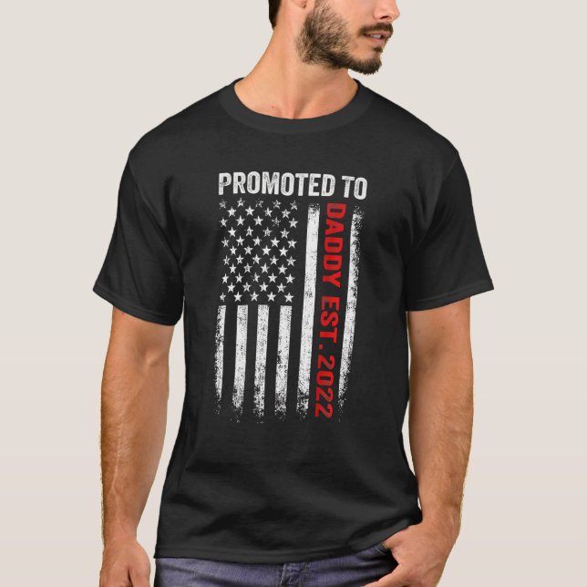 Camiseta Mens Red Line Promovida Para O Pai 2022 Bombeiro D (Frente)