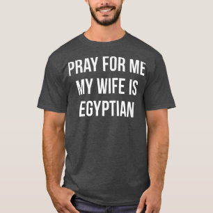 Camiseta Mens Rezam Por Mim Minha Esposa É Egípcia