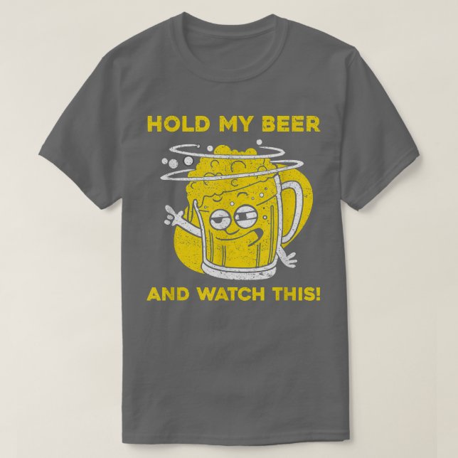 Camiseta Mens Seguram Minha Cerveja E Vejam Isso (Frente do Design)