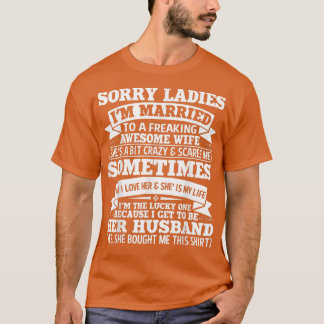 Camiseta Mens Sorry Ladies I'm Married To A Freaking Awesom