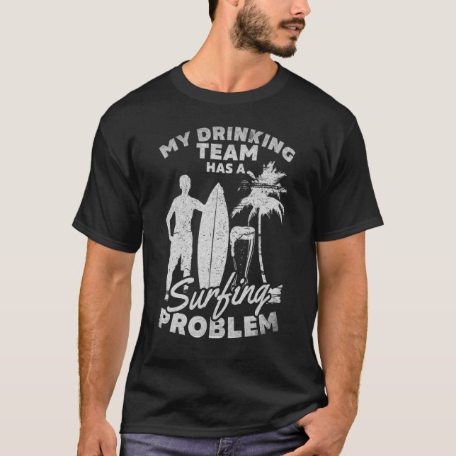 Camiseta Mens Surfer Minha Equipe De Bebendos Tem Uma Proba (Frente)