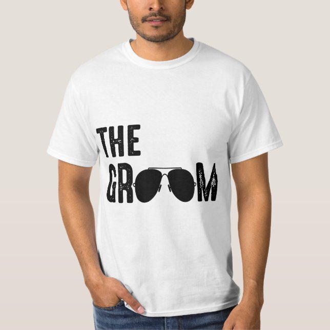 Camiseta Mens The Groom Cool Shades Funny Bachelor Party Gi (Frente)