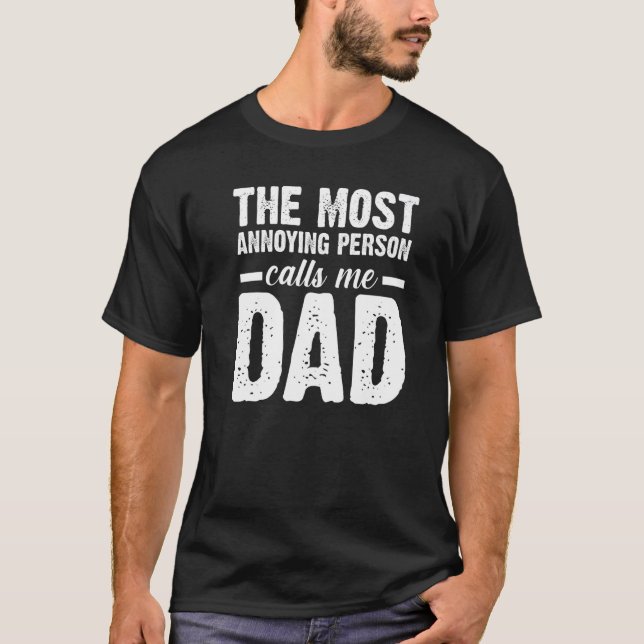 Camiseta Mens the most annoying person calls me dad father  (Frente)