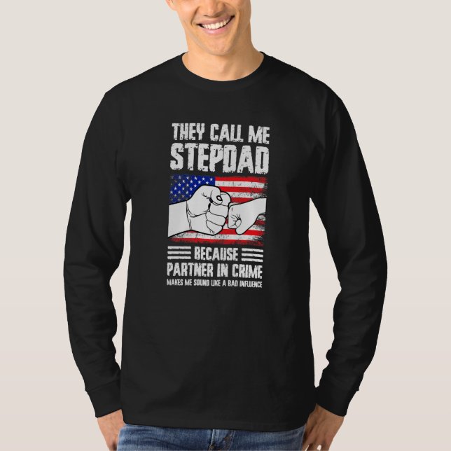 Camiseta Mens they call me stepdad because partner in crime (Frente)