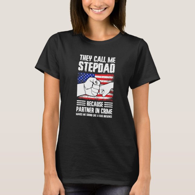 Camiseta Mens they call me stepdad because partner in crime (Frente)
