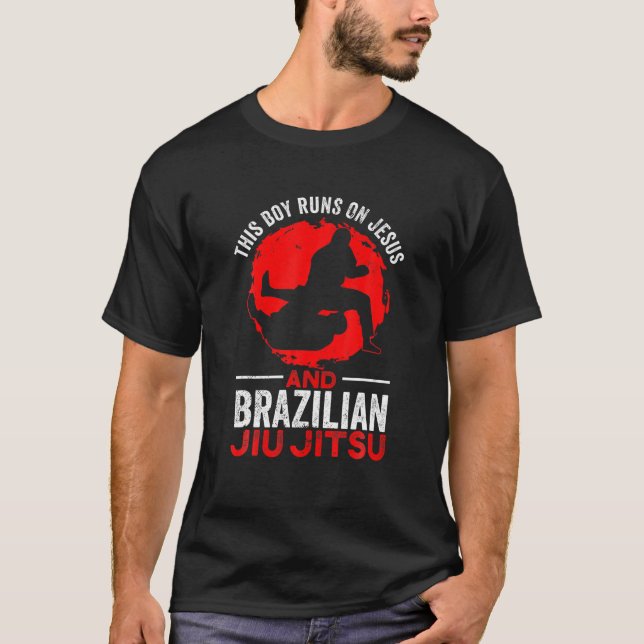 Camiseta Mens This Boy Run On Jesus E O BJJ Jiu J Brasileir (Frente)