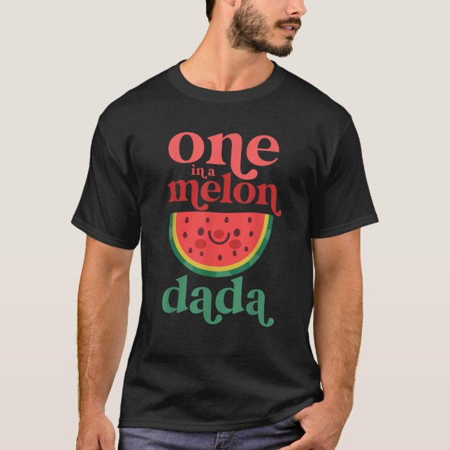 Camiseta Mens Um Em Um Melão Dada Melancia Cuta Primeiro Bi (Frente)