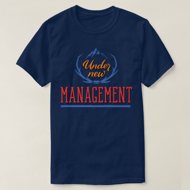 Camiseta Mens Under New Management Funny Bachelor Party  (Frente do Design)