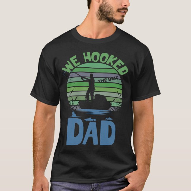 Camiseta Mens  We Hooked the Best Dad  Fishing Fathers Day (Frente)