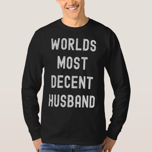 Camiseta Mens Worlds Most Decent Husband   Married Couple S (Frente)