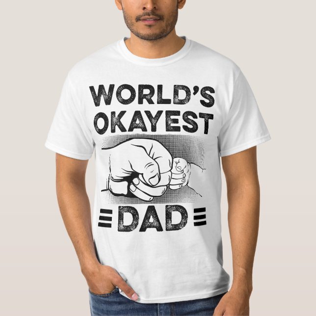 Camiseta Mens World's Okayest Dad  (Frente)