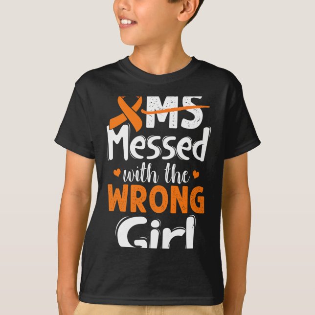 Camiseta Mensado Com A Vestida Errada Laranja (Frente)