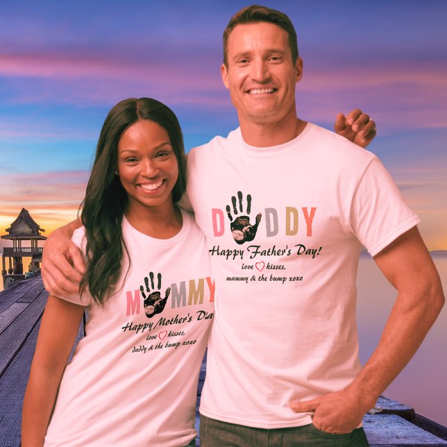 Camiseta Mensagem da Dia de as mães Bump Ultrasound 1 (Message from the Bump Ultrasound 1st Mother's Day Baby Palmprint Colorful pastel Colors)