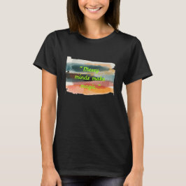 Camiseta Mentes Desorganizadas Fazem Magia | Arte de Traços