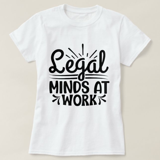 Camiseta Mentes legais no trabalho Oferta de Justiça de Adv (Frente do Design)