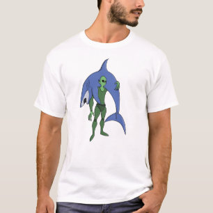 Camiseta Mergulhador Alien com Tubarão Piada de Ficção Cien