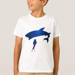 Camiseta Mergulhador com Camisa-T de Tubarão