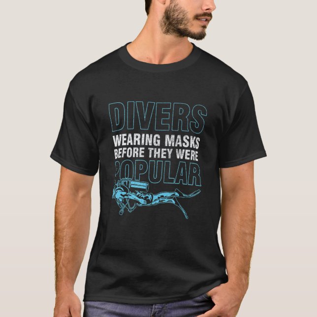 Camiseta Mergulhadores Incríveis Usando Máscaras Mergulho S (Frente)