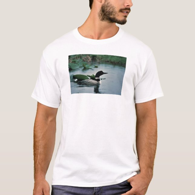 Camiseta Mergulhão-do-norte comum na água (Frente)