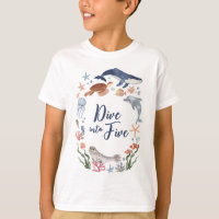 Mergulhe em cinco sob o 5 marítimo, à beira-mar