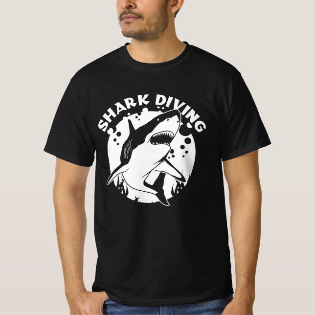 Camiseta Mergulho Scuba Com Tubarões (Frente)