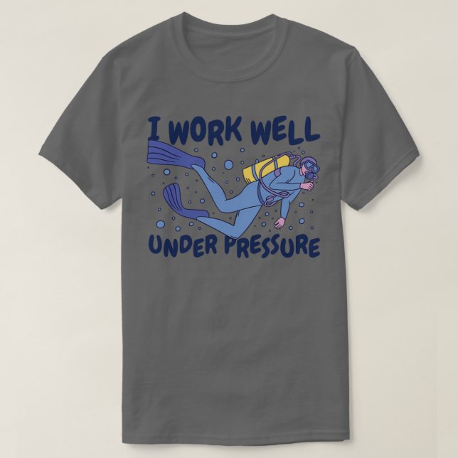 Camiseta Mergulho Scuba Eu trabalho bem sob pressão (Frente do Design)