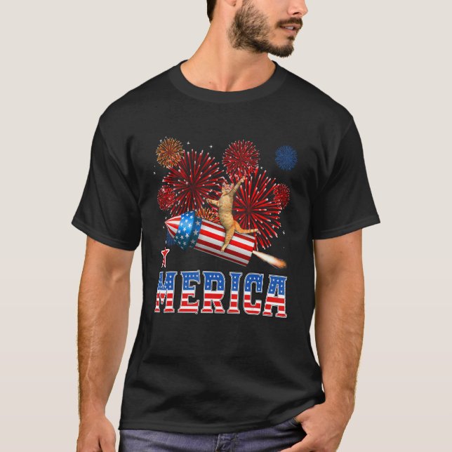Camiseta Merica 4th of July Cat Riding Firework Rocket Patr (Frente)
