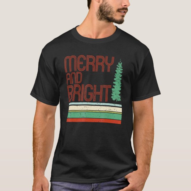 Camiseta Merry and Bright Merry Christmas Tree Xmas Vibes W (Frente)