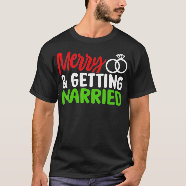 Camiseta Merry and Getting Married Couples Christmas Pjs Pa (Frente)
