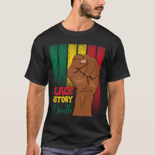 Camiseta Mês da História Negra Punhos Nas Cores Da Bandeira