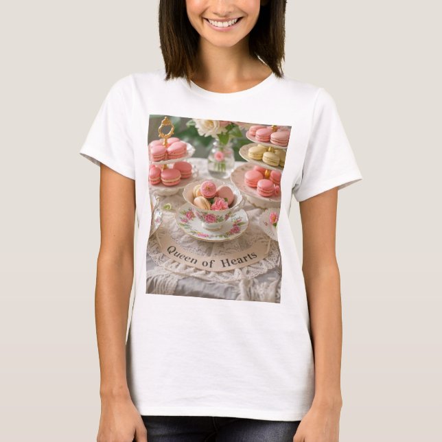 Camiseta Mesa floral, xícaras, pratos com camadas rainha do (Frente)
