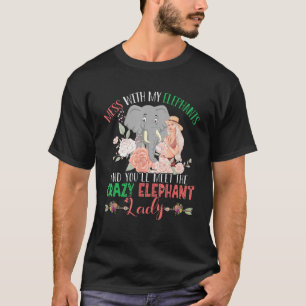 Camiseta Mess with Elephants Você vai encontrar o Louco Ele