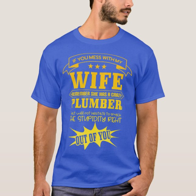 Camiseta Mess With My Wife Remember She Has A Crazy (Frente)