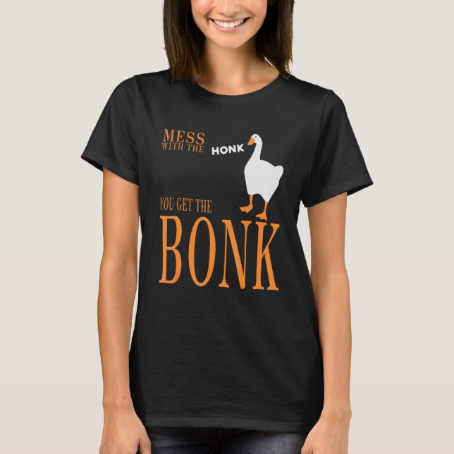 Camiseta Mess with the honk you get the bonk goose game (Frente)