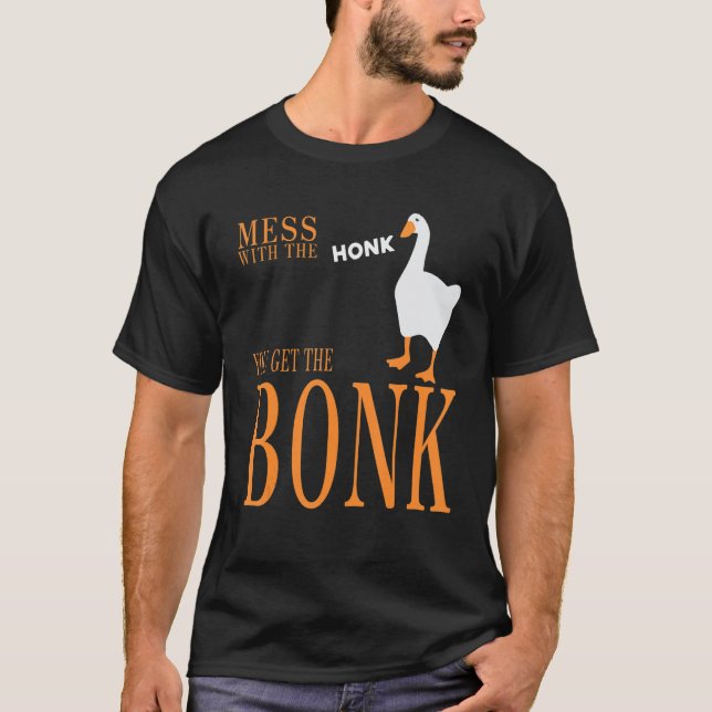 Camiseta Mess with the honk you get the bonk goose game (Frente)