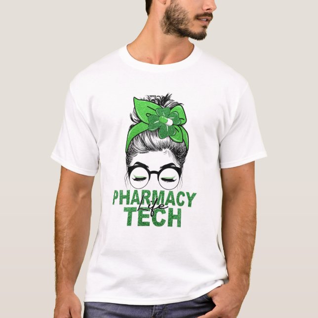 Camiseta Messy Bun Lucky Pharmacy Tech Farmacêutica Patríci (Frente)