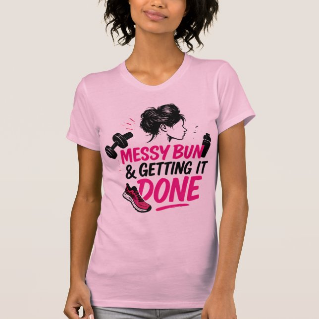 Camiseta Messy Bun Mom Life Getting Done Design (Frente)