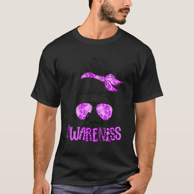 Camiseta Messy Bun Purple Ribbon Lupus Warrior Lupus Awaren (Frente)