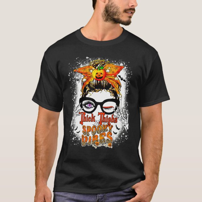 Camiseta Messy Bun Thick Thighs Spooky Vibes Lady Bleached  (Frente)