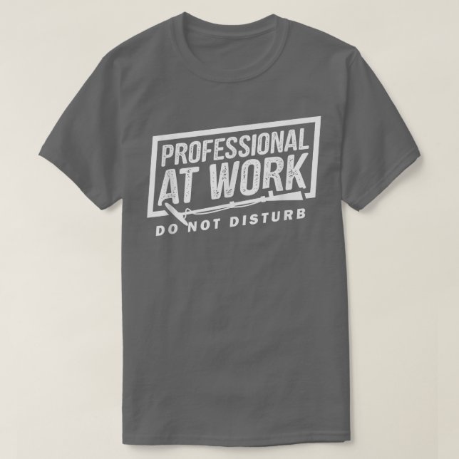 Camiseta Metal    DetectingProfessional no trabalho  (Frente do Design)