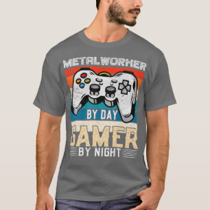 Camiseta Metalworker by day gamer by night video gaming fan