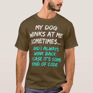 Camiseta Meu Cachorro Piscar os olhos Em Mim Às Vezes Engra