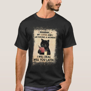 Camiseta Meu Café E Eu Estamos Tendo Um Momento Gata Preta