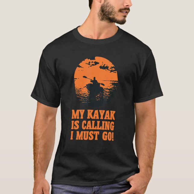 Camiseta Meu caiaque está ligando. Eu tenho que ir. Eu ador (Frente)