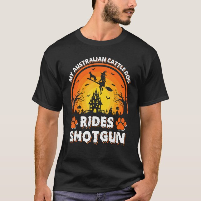 Camiseta Meu Cão de Gado Australiano Anda com Espingarda de (Frente)
