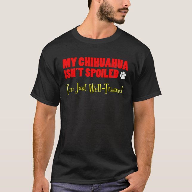 Camiseta Meu Chihuahua não está mimado. Estou muito treinad (Frente)