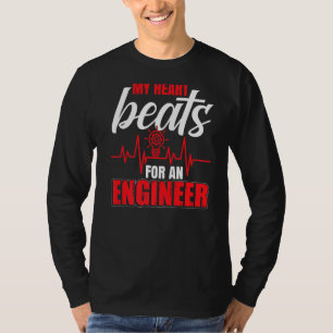 Camiseta Meu Coração Bate Por Uma Mulher Engenheiro Envolve
