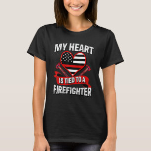 Camiseta Meu Coração Está Ligado A Um Bombeiro Marido